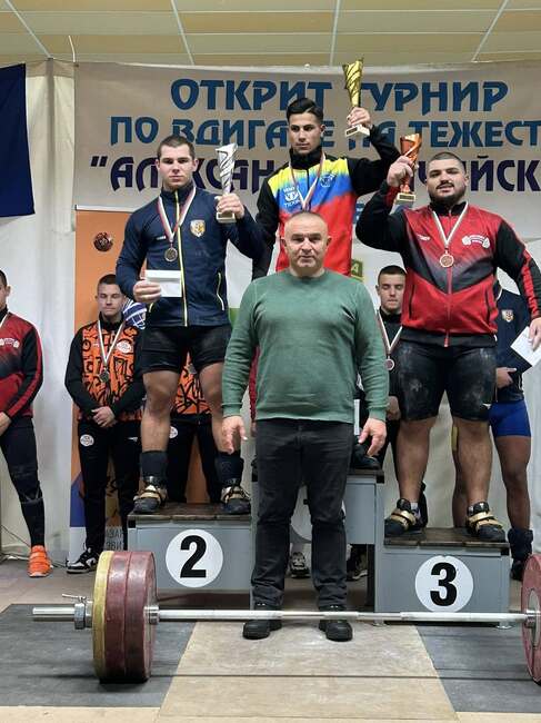 Осем клуба участваха на турнир по вдигане на тежести в Кнежа