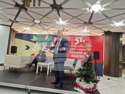 Кирил Топалов (вляво) и Димитър Томов (вдясно) представиха книгата  книгата „Бунтовна светлина“. Снимка: Ваня Сухарова/БТА