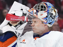 Islanders Blackhawks Hockey
