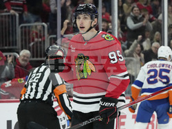 Islanders Blackhawks Hockey