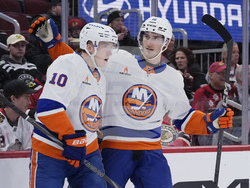 Islanders Blackhawks Hockey