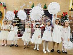 Коледно тържество под надслов „Чудо подари ми” се състоя в училище „Св. св Кирил и Методий” в Лос Анджелис