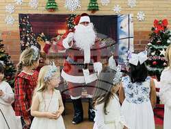 Коледно тържество под надслов „Чудо подари ми” се състоя в училище „Св. св Кирил и Методий” в Лос Анджелис