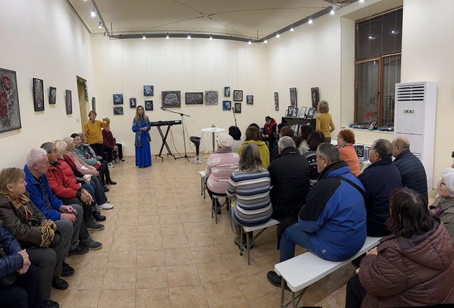 Изложба „Проблясъци“ бе открита в художествената галерия в Каварна
