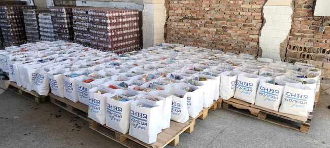 От фен клуба на "Левски" "Торсида" в Кюстендил зарадваха 250 семейства за предстоящите празници в кампанията "Синя Коледа“