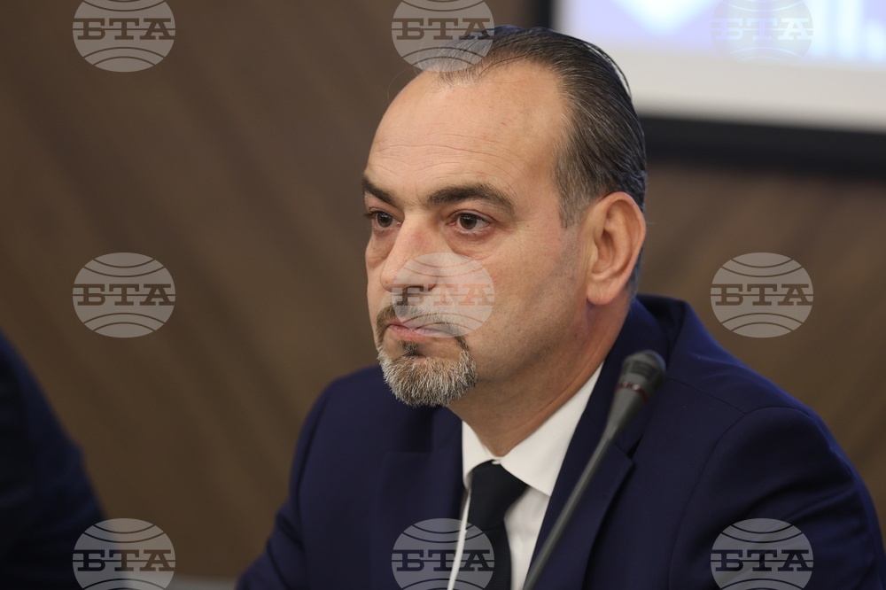 Проектобюджетът за 2025 г. създава опасност за финансовата стабилност на страната, предупреди председателят на БСК