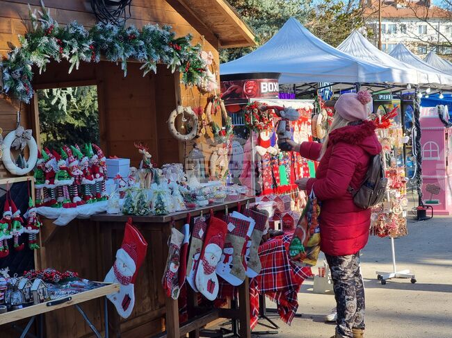 Коледният базар в Ямбол започва от днес в централния парк на града