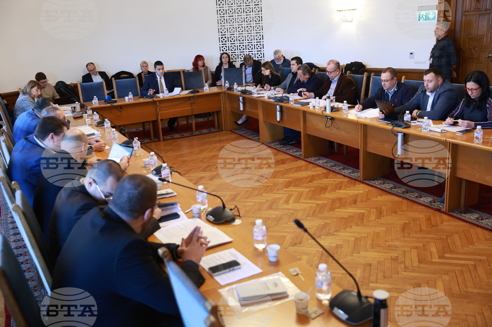 Редовните заседания на Народното събрание остават в сряда, четвъртък и петък от 9:00 до 14:00 ч., прие временната комисия за правилника