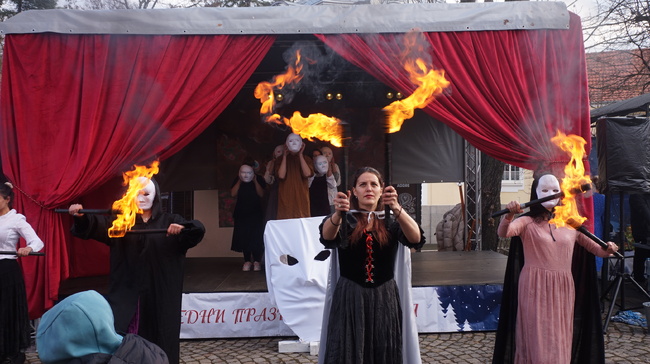 СО, район Банкя: Младежки фестивал „Готови за утрешния ден“ в Коледното градче на Банкя