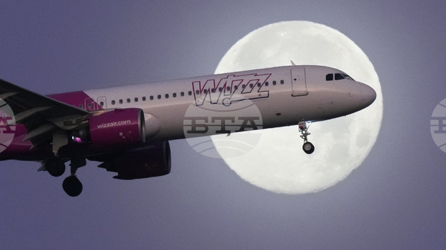 Италианският антитръстов регулатор глоби „Уиз Еър“ за подвеждаща реклама на годишен абонамент