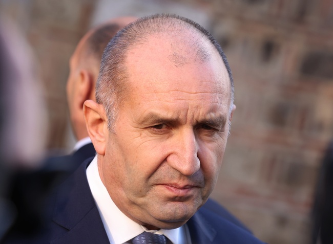 Президентът Румен Радев изказа съболезнования на семействата и близките на жертвите, загинали при самолетната катастрофа във Вашингтон 