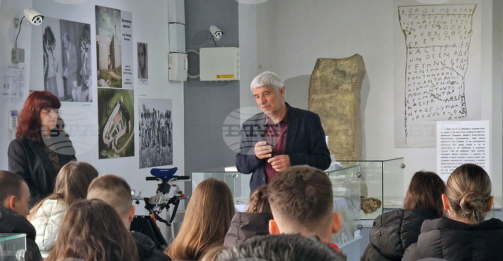 В книгата си „България: кратки хроники“ проф. Пламен Павлов представя нов прочит на отделни събития и личности от българската история