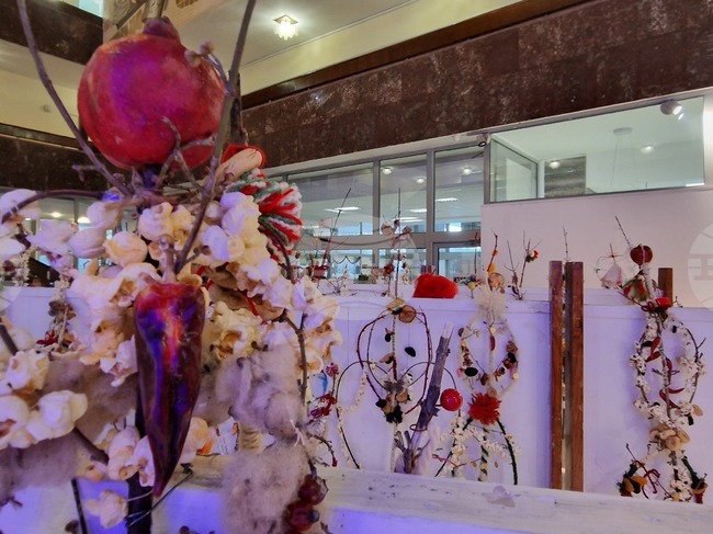 Сурвачки, изработени от десетки деца, украсиха фоайето на Община Стара Загора