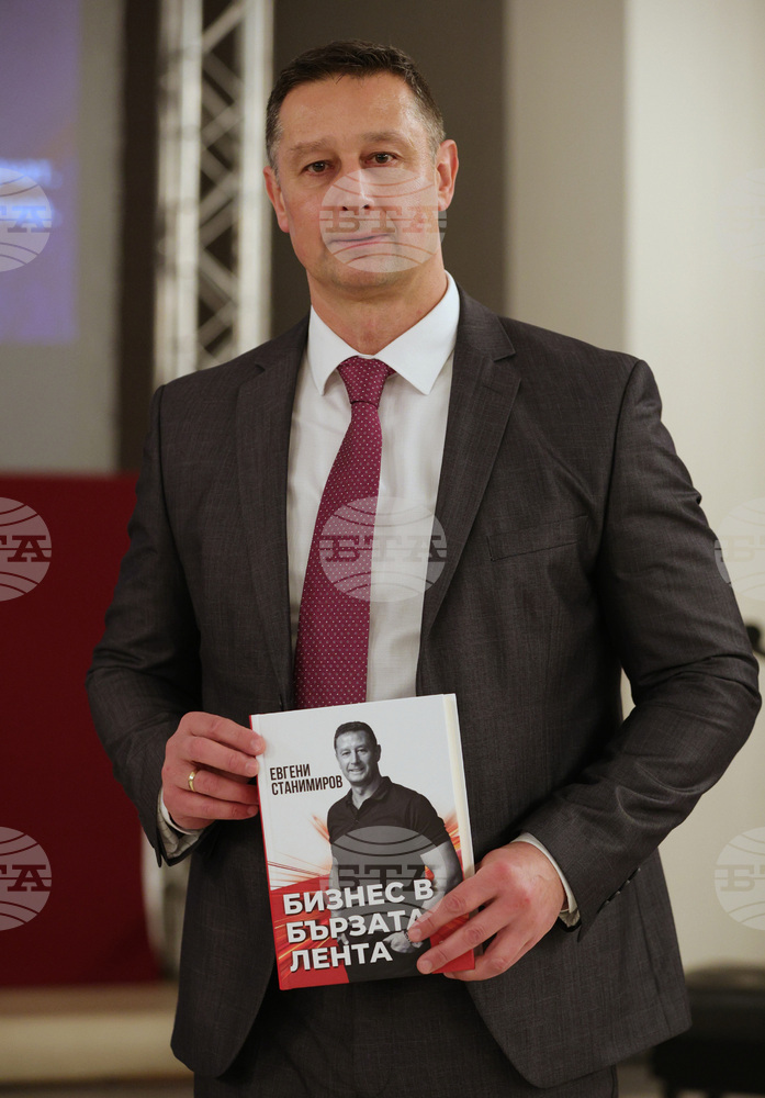 Проф. Евгени Станимиров представи в Русе новата си книга "Бизнес в бързата лента"