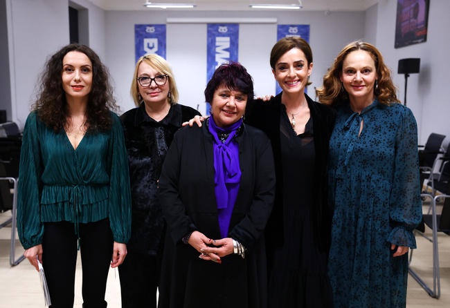 Четене на стихове от книгата „Любовите ни“