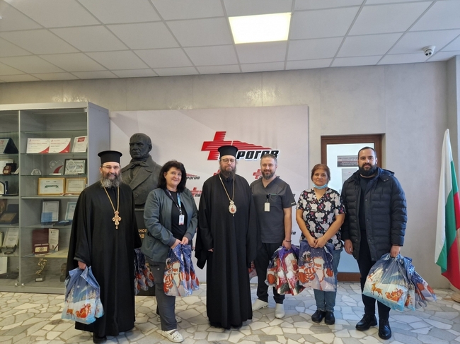 Браницкият епископ Пахомий благослови най-малките пациенти на болница "Пирогов"