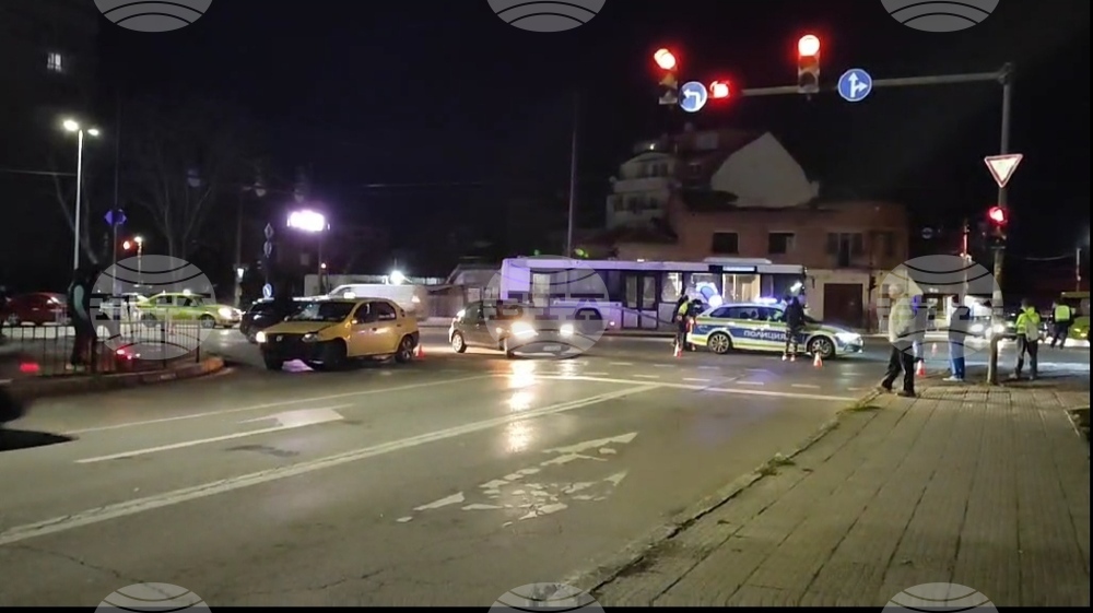 Тригодишно дете е с опасност за живота след тежка катастрофа в Ямбол, в болница са още двама пострадали