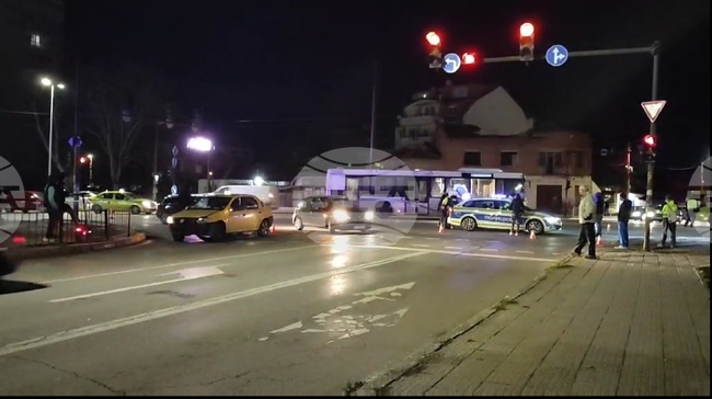 Тригодишно дете е с опасност за живота след тежка катастрофа в Ямбол, в болница са още двама пострадали 