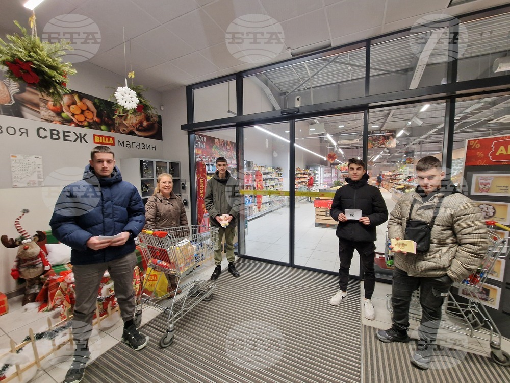 Ученици от Смолян организираха коледна благотворителна акция за семейства в нужда