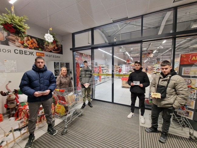 Ученици от Смолян организираха коледна благотворителна акция за семейства в нужда