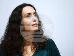 Четене на стихове от книгата „Любовите ни“