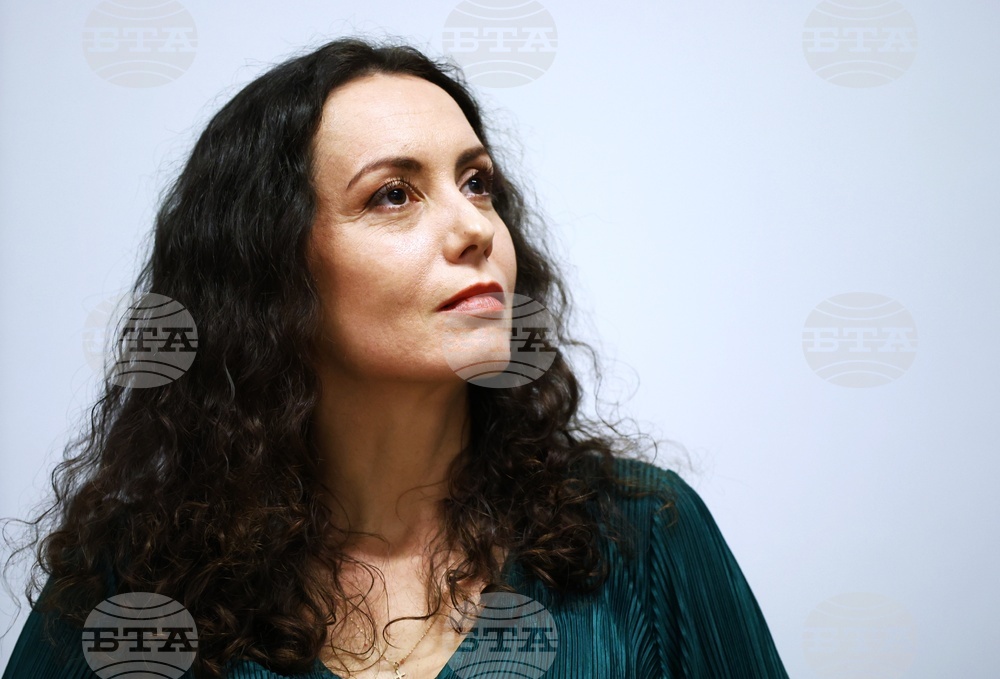 Четене на стихове от книгата „Любовите ни“