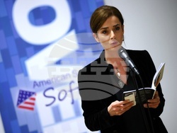 Четене на стихове от книгата „Любовите ни“