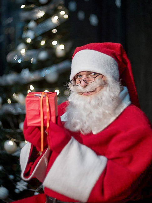 Дядо Коледа ще раздава подаръци в бургаския куклен театър