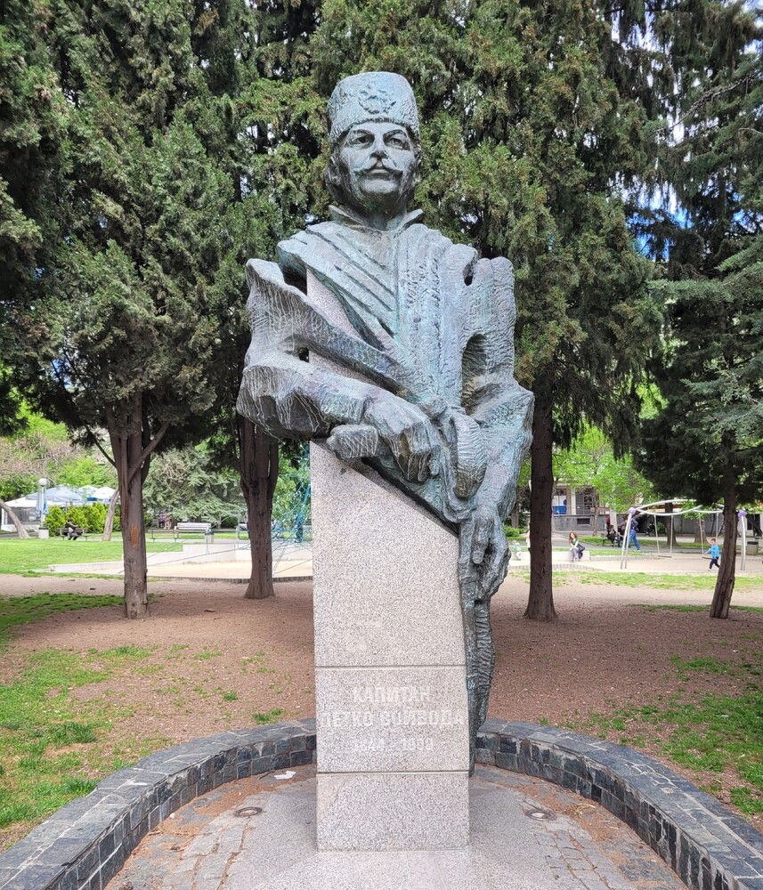 Община Стара Загора: Общоградски ритуал с поднасяне на венци и цветя ще се проведе утре в Стара Загора