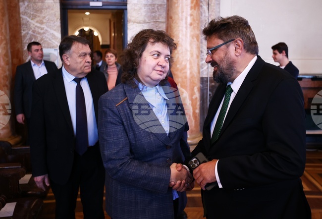 Езикът на журналистите достига до всеки дом, независимо дали през електронна или печатна медия, каза председателят на НС Наталия Киселова