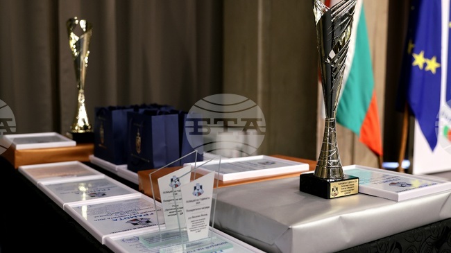 Полицейски служители и колективи с високи професионални резултати през годината ще бъдат отличени на церемонията „Полицай на годината 2025”