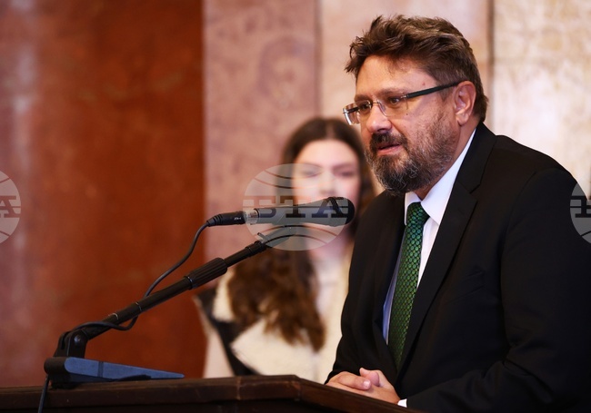 Очакваме Националната художествена академия да ни предостави специално разработен шрифт, който ще носи името БТА, каза Кирил Вълчев