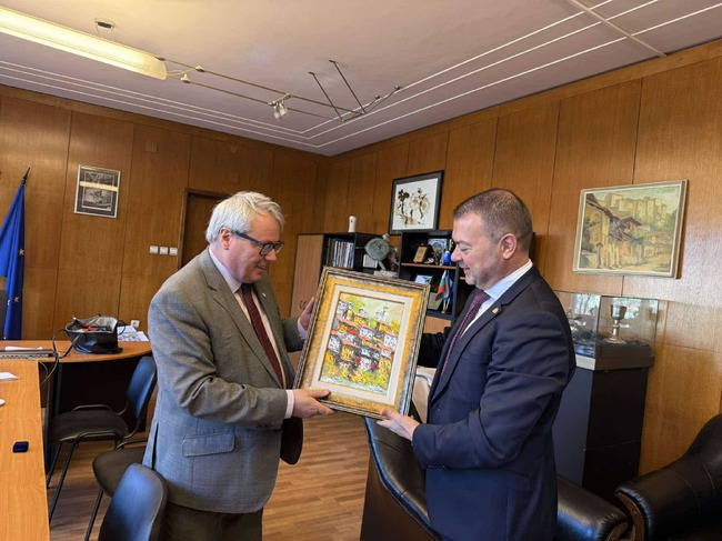 Областният управител на Велико Търново Ивайло Здравков е обсъдил с посланик Жоел Мейер възможностите за сътрудничество с Франция