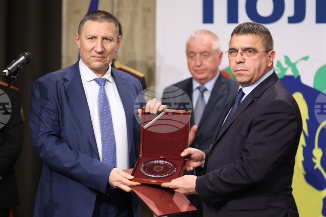 Бъдете убедени, че имате подкрепата на прокуратурата във всички разследвания, каза Борислав Сарафов на церемонията "Полицай на годината"