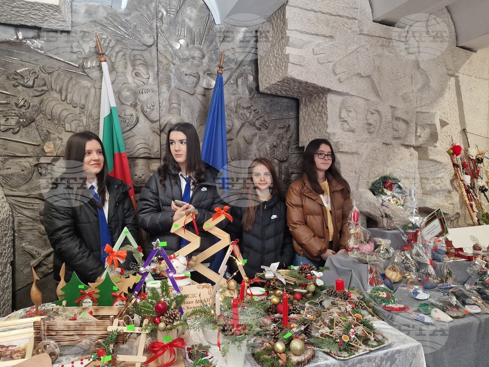 Хасково - Областна администрация - коледен благотворителен базар