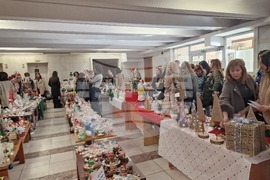 Хасково - Областна администрация - коледен благотворителен базар