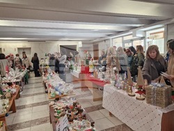 Хасково - Областна администрация - коледен благотворителен базар