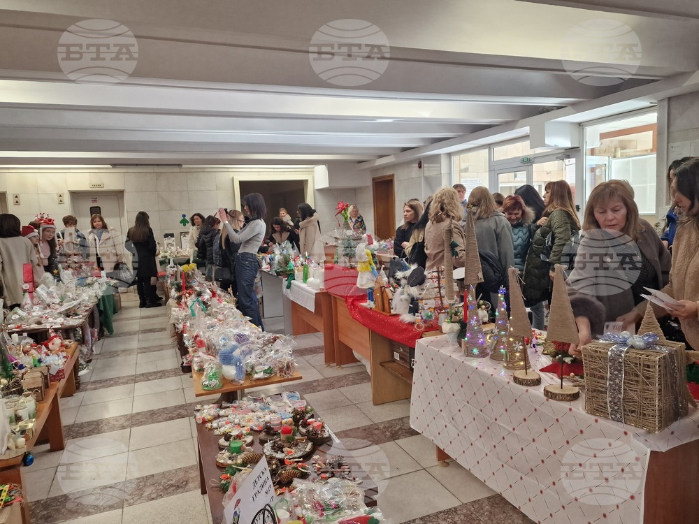 Хасково - Областна администрация - коледен благотворителен базар