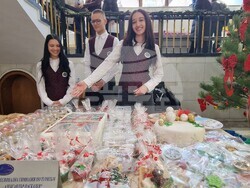 Хасково - Областна администрация - коледен благотворителен базар