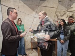 Хасково - Областна администрация - коледен благотворителен базар