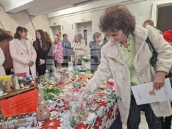Хасково - Областна администрация - коледен благотворителен базар