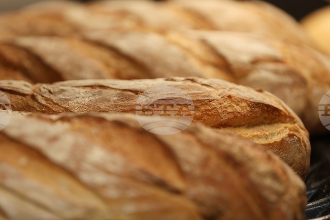 Едни от първите щандове от инициативата "Магазин за хората" ще бъдат официално открити в Куклен утре