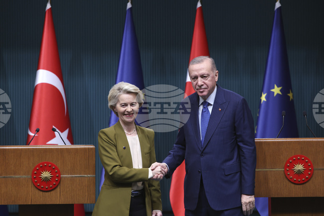 Фон дер Лайен обяви нова помощ от ЕС в размер на 1 милиард евро за бежанците в Турция