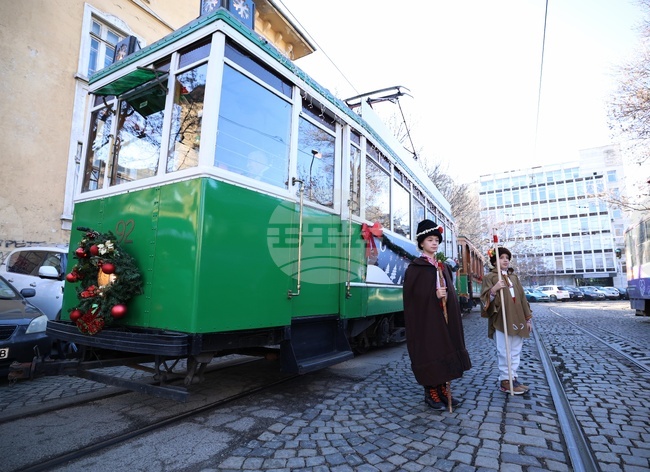 Коледен ретро трамвай