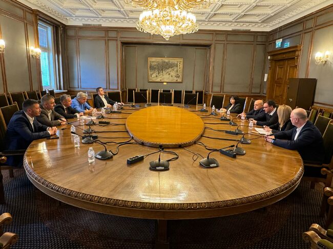 ГЕРБ: Преговори на ГЕРБ - СДС и БСП - Обединена левица