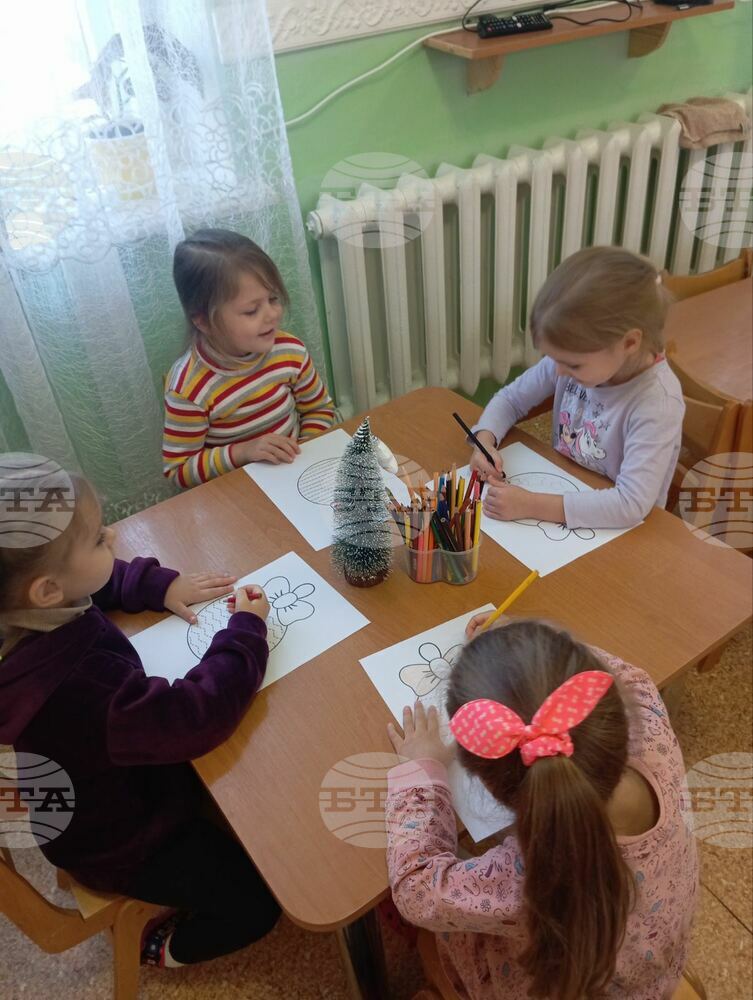 Българчета от детска градина „Делфинче“ в Измаил, Украйна, писаха писма до Дядо Коледа