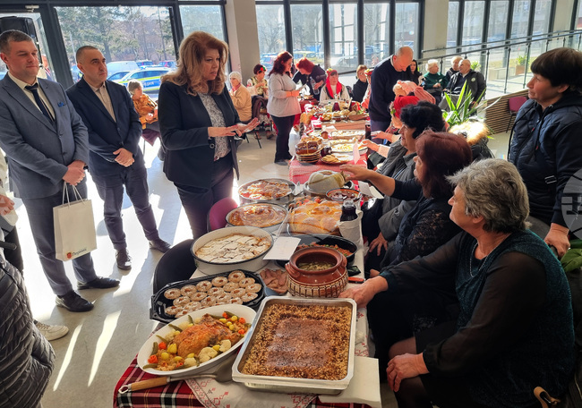 Перник - "Традиционни ястия, напитки и реквизит в българската кухня" - изложба-конкурс