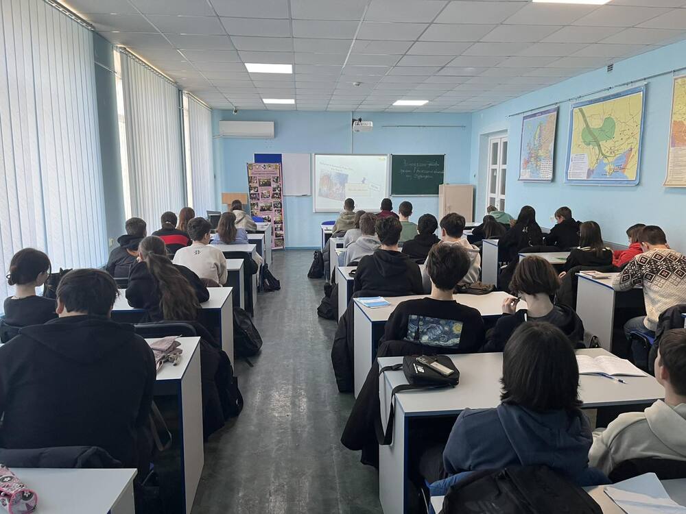 Ученици от „Българска светлица“ в Украйна изучаваха промените в българското общество през Възраждането