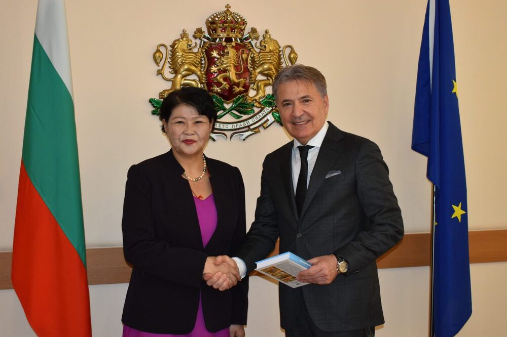 Cooperation in Mining, Foods and Light Industry Discussed with Mongolia