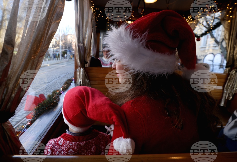 Коледен ретро трамвай